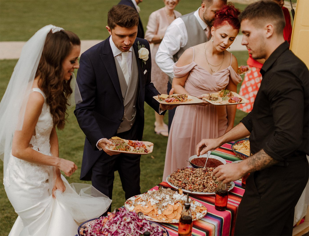 antojitos y bocadillos para consumir de pie en boda mexicana